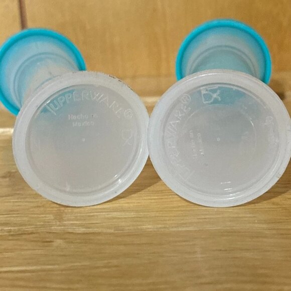 Vintage Tupperware Salt & Pepper Shakers Set Blue Closeable Lids Spice 4" - Picture 3 of 13
